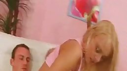 Young blonde beauty gets hot pussyfuck