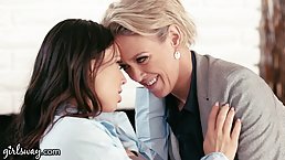 Horny babes Aidra Fox and Dee Williams enjoy lesbian sex