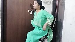 Amateur Indian MILF gets fucked on chair