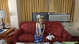 Pregnant blonde Luna Lips blowbanged with oral creampies