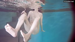 Skinny redhead babe Sasha Vetochka goes naked into the pool