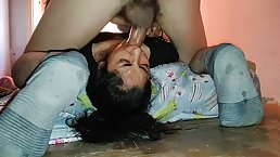 Amateur Indian MILF gets her mouth fucked by big cock