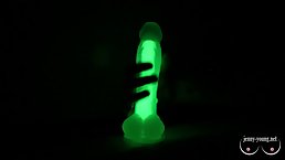 Amateur brunette girl plays with candle wax and dildo glow in the bathtub