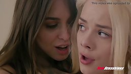 Sexy brunette and blonde babes Riley Reid and Elsa Jean make each other ogasm