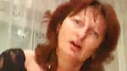 Horny granny felt like having sex, so she seduced a guy who was making her lunch