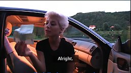 Slim babe is getting fucked in the back of a car and getting ready to cum