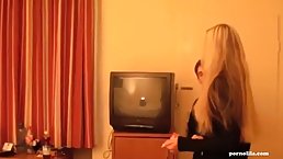 Busty blonde woman met a guy she wanted to fuck just for the fun of it