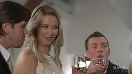 Vinna Reed and Dream Nikki are having group sex and enjoying every single second of it