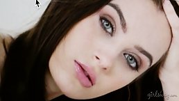 Brunette found a tasty pussy online and wanted to eat it as soon as possible