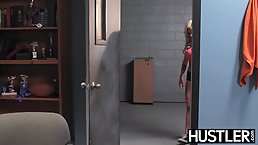 Reena Sky is using an opportunity to fuck a black guy from the gym, until she cums