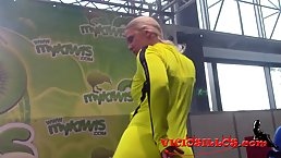 Carolien de Jaie tok off her outfit and spread her legs wide open, for a good fuck