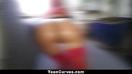 Super sexy babe is doing her best to make a guy cum with her pussy and lips