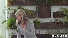 Gina G is naked, horny and in the mood for a good fuck and an intense orgasm