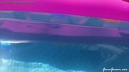 Slim pornstar couldn't hold back from making another video, even though she was having a vacation