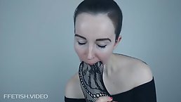 Flexible brunette with blue eyes is sucking her toes on live cam to tease various guys