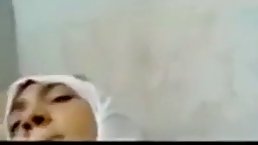 Arabic housewife is desperate to get fucked until she cums, even though her husband is working
