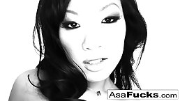 Astonishing Asian brunette, Asa Akira knows how to put on a show for people to drool