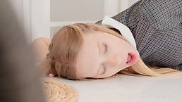 Tricky Old Teacher - Sexy cutie gives tutor a blowjob to pass a test Porn Videos - Tube8