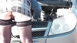 After a stranger helped her fix the car, slutty woman let him fuck her from the back