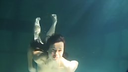 Polcharova and Siskina like to get naked in the swimming pool, because it feels good