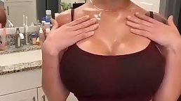 Busty, Ebony model is using every opportunity to do some posing and teasing on cam