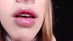Lovely babe is being very naughty on cam, because she knows how to make us drool