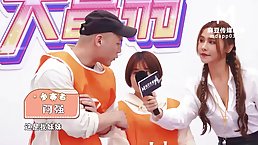Frisky Asian cock sucker is pleasing a guy she is in love with during a live show