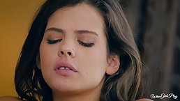 Lesbian teens Keisha Grey and Scarlett Sage fingering each other