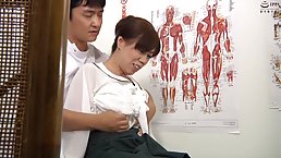 Mature japanese mom gets fucked by masseur