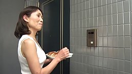 Mature Japanese houswife gets fucked by her neighbor (censored)