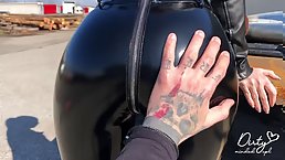 Amateurbabel in shiny vinyl latex leggings gets a huge load of jizz