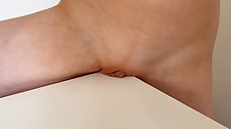 Amateur girl rubbing her pusy against the table corner