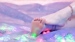 Amateur sexy feet tease video