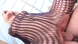 Hot blonde babe gives up the ass