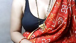 Amateur Indian MILF wearing Sari has a nice tits