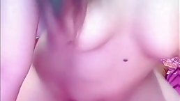 Amateur Indonesian babe gets her pussy fucked
