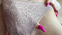 Round ass brunette girl plays solo