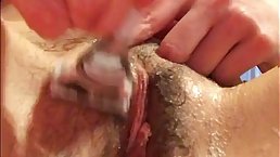 Amateur girl shaves her pussy (close-up)