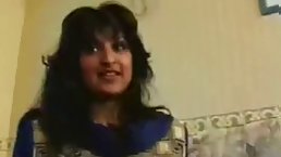 Amateur Indian MILF gets conned into stripping