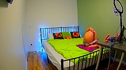 Young brunette grl toying pussy BTS